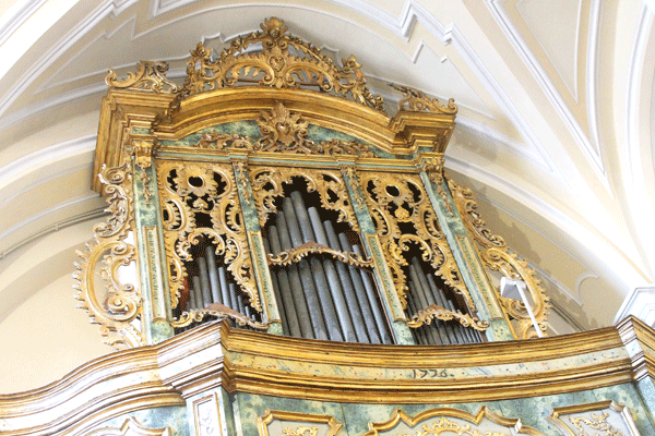Organo a canne della chiesa della Madonna del Carmine in Putignano